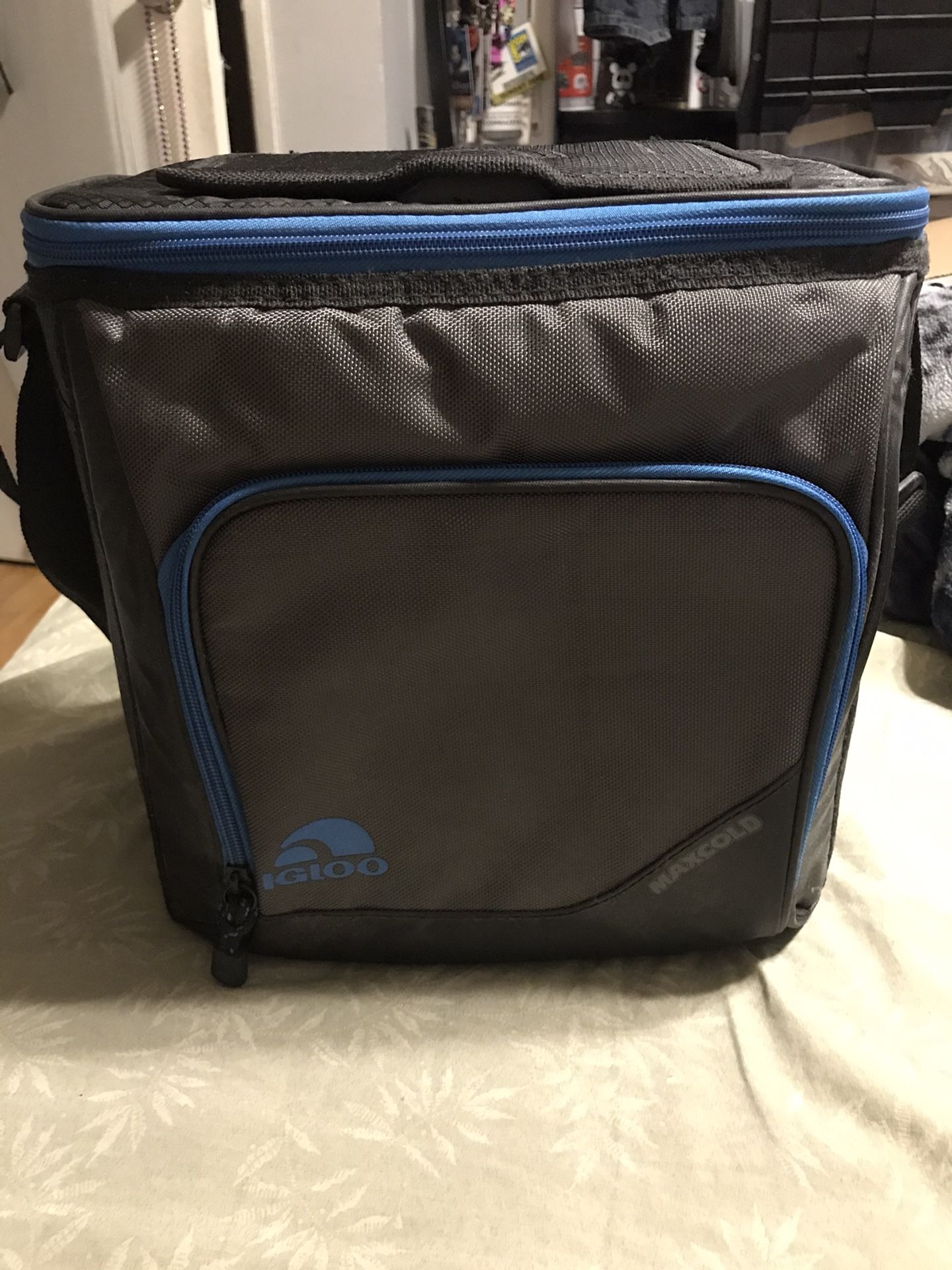 Igloo Maxcold cooler 12 can bag