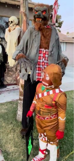 Halloween animatronic wolf