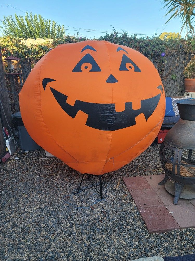 Huge Halloween Inflatable $70 Pickup In Oakdale