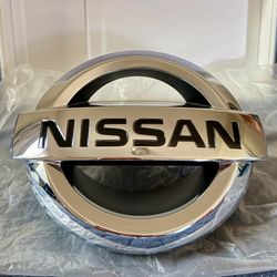 G35 Coupe Grille Emblem