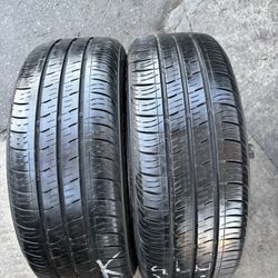 Tengo un par de llantas en muy buenas condiciones, marca KUMHO 185/55R15 instaladas y balanceadas por el mismo precio $120