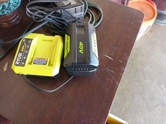 Vendo Cargador Y Batería En $80 Dólares Y Cortadora De Madera $100 Dolares