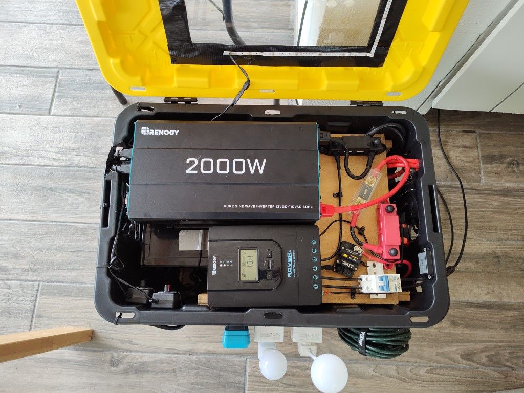 **Solar Generator w/Panels SALE**