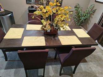Table + 6 Chairs - Moving 30 days to sell