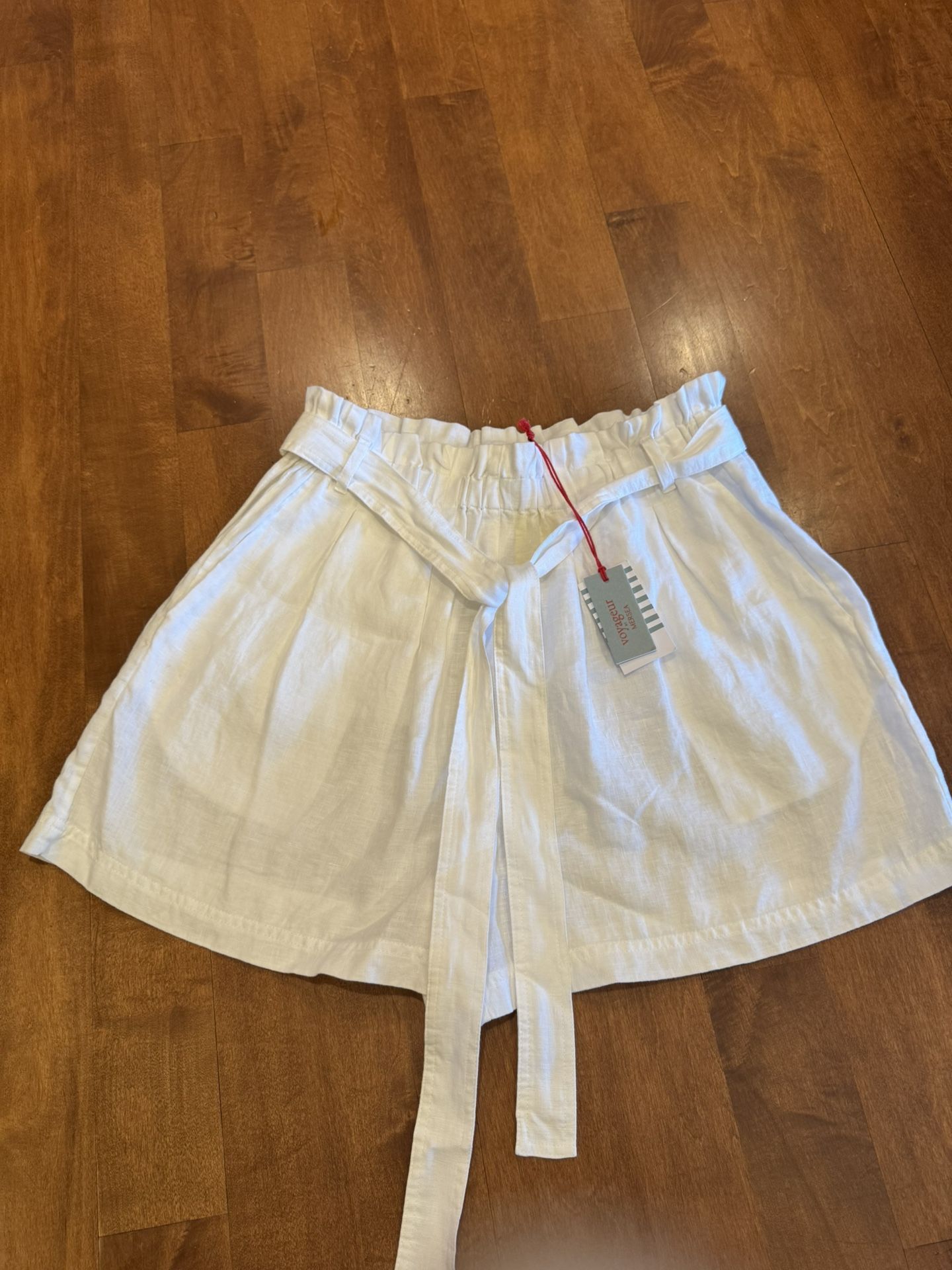Woman’s Voyageur By mersea 100% Linen Shorts Shipping Available