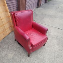 Nicely Designed Leather Chair 