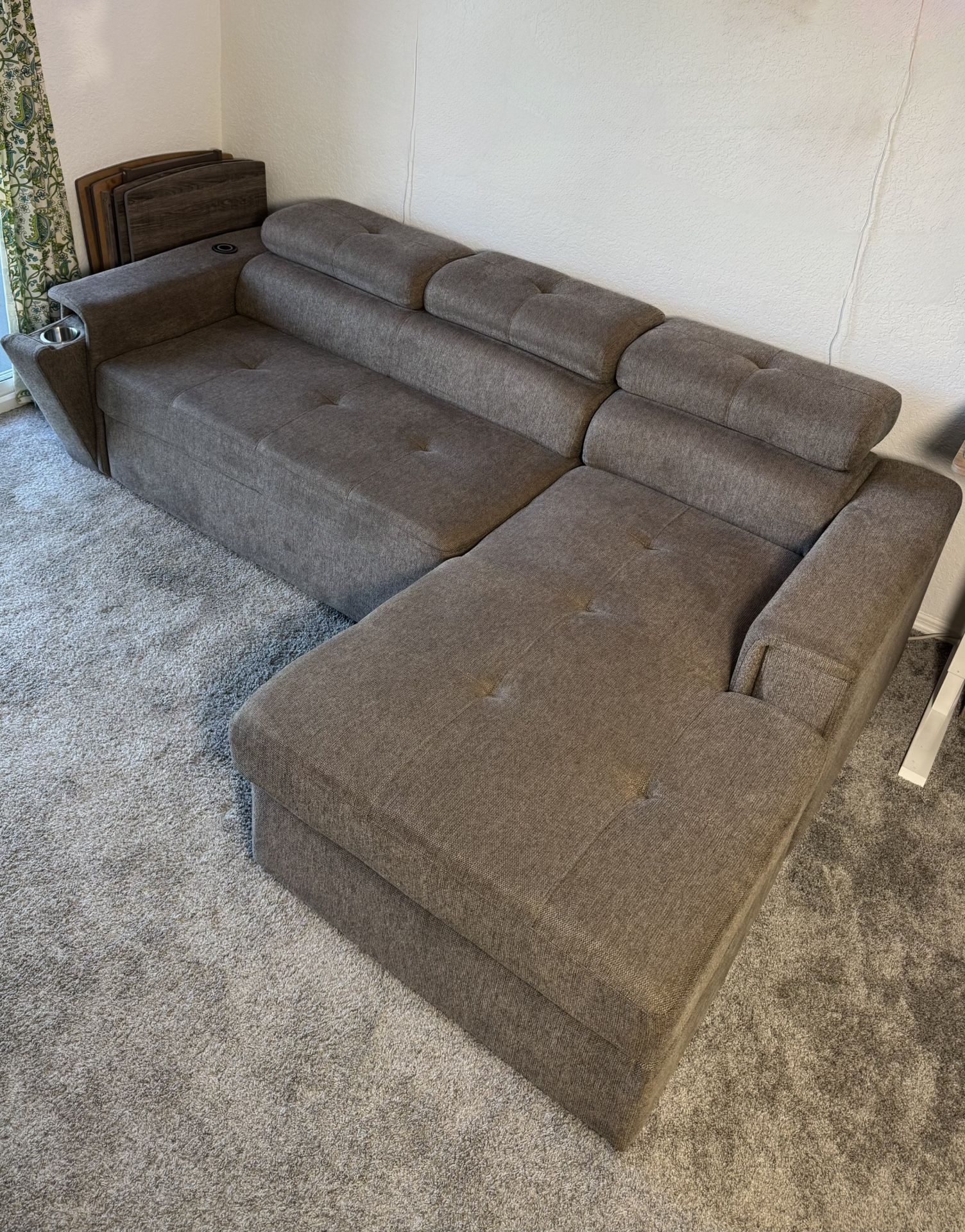 BRAND NEW COLEFORD 2-PC FABRIC SECTIONAL & SLEEPER