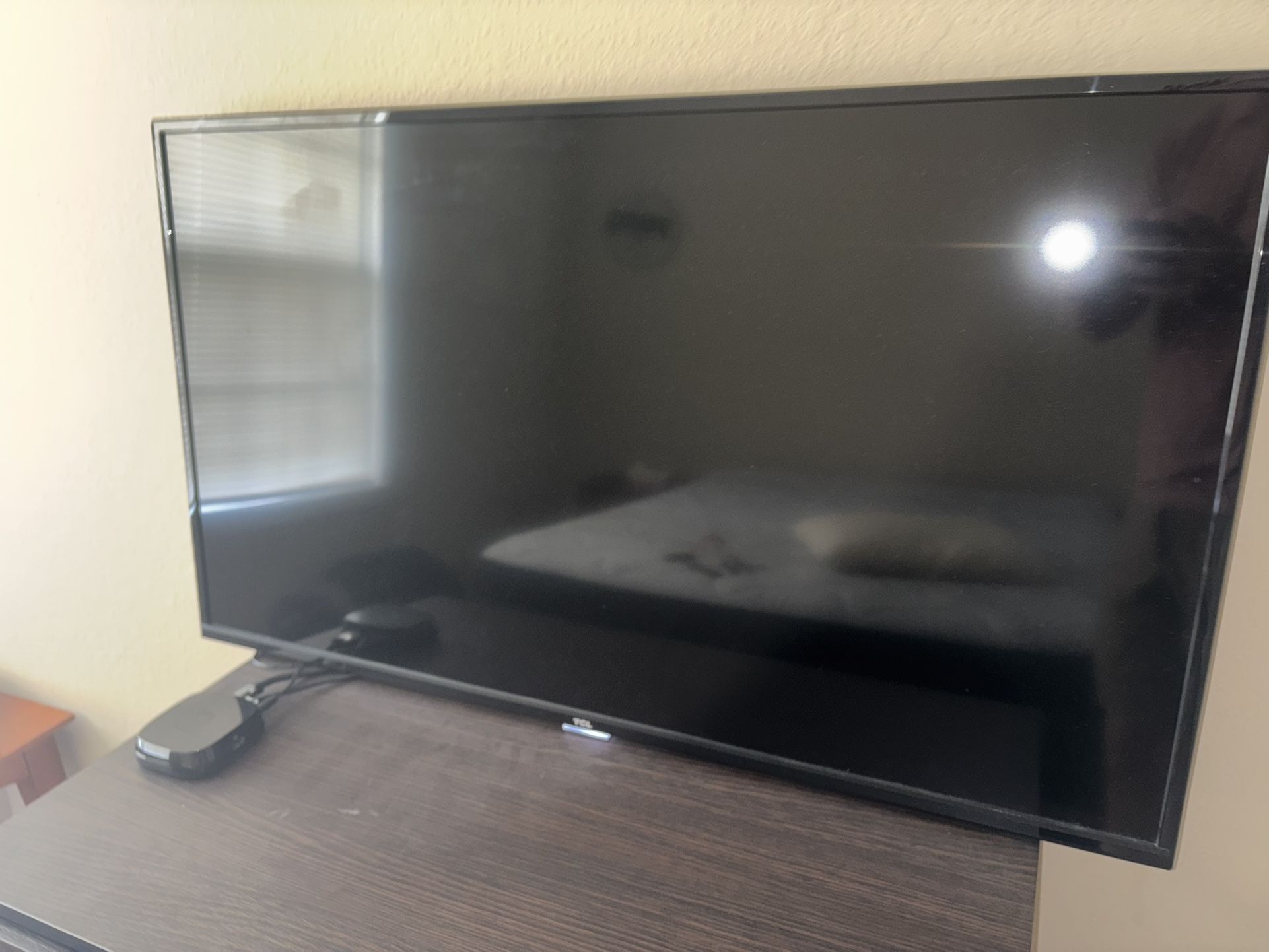 40” TCL Smart TV w/ Roku Hub