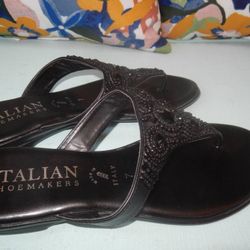 BRAND NEW Women's Italian Shoemakers Black Sandals with Rhinestone Detail Size 7