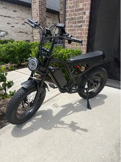 Electric Bike – 34 MPH • Up to 70-Mile Range - LIKE NEW!!