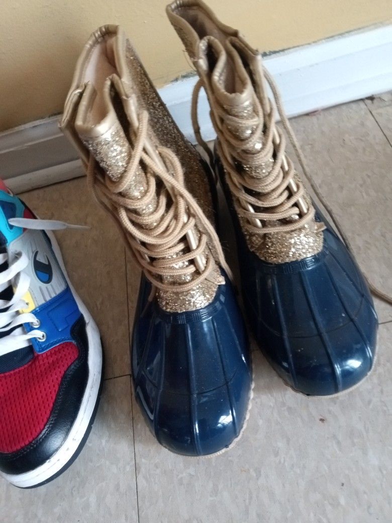 Rain Boots Medium $5