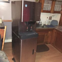 Ice maker in awesome shape