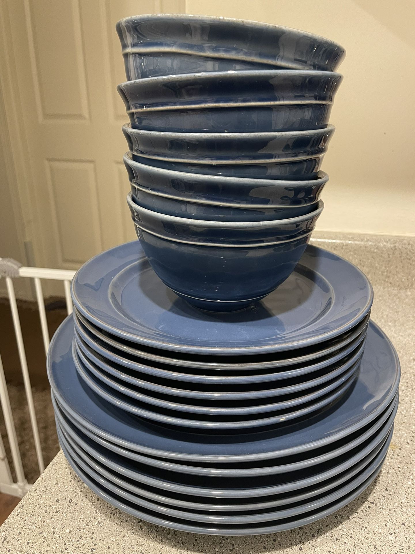 Cambria Handcrafted Stoneware Potterybarn Dinnerware 17pc Sets