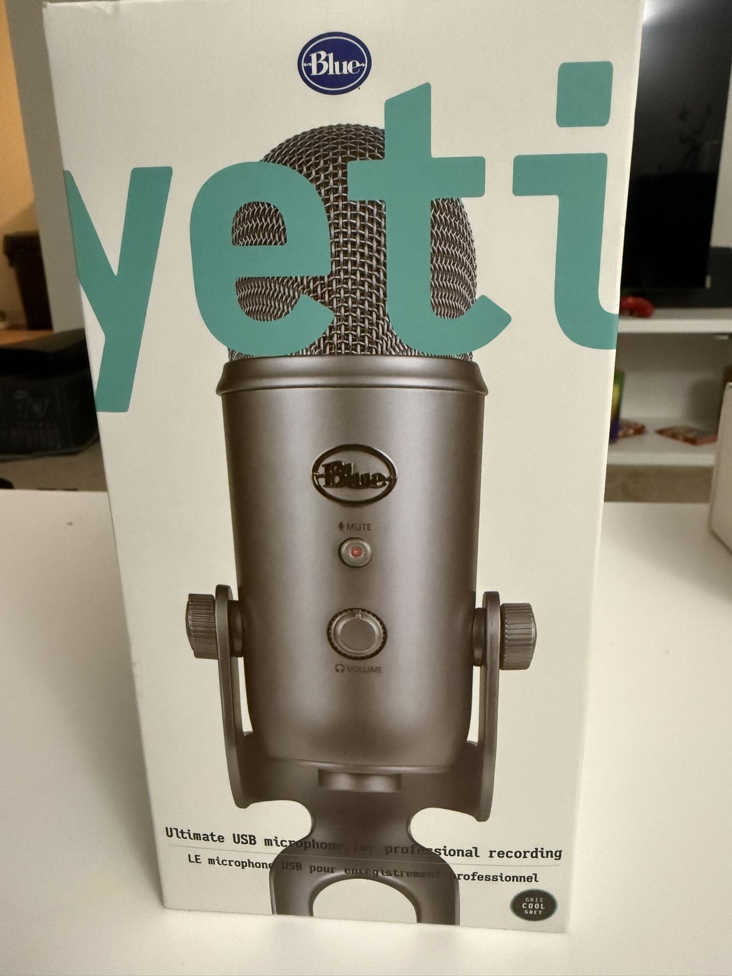Blue Yeti USB Microphone for Recording, Streaming, Gaming, Podcasting on PC and Mac, Condenser Mic for Laptop or Computer with Blue VO!CE Effects, Adj