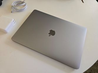 2020 Macbook Pro A2251  i5,16Gb,1Tb SSD,13” LCD, AC Charger, Grade A Excellent,Space Gray Color, Office 2022 for Great Promo