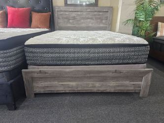 BRAND NEW RUSTIC GRAY KING OR CA KING BEDFRAME