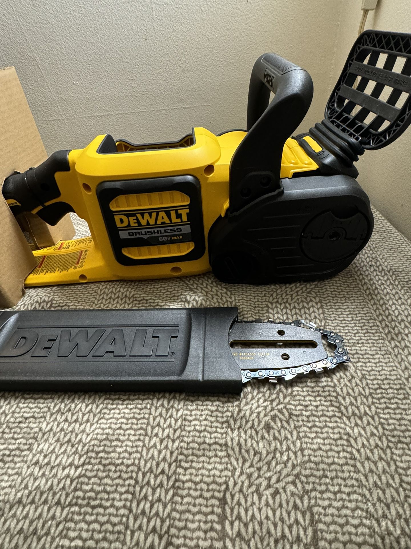 Dewalt 60V MAX 16 in. Brushless Battery Powered Chainsaw TOOL ONLY