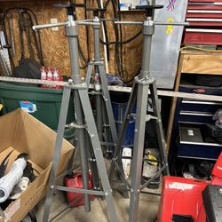 4 Stands Tall Automotive