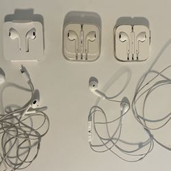 Apple EarPods Wired Earbuds Bundle