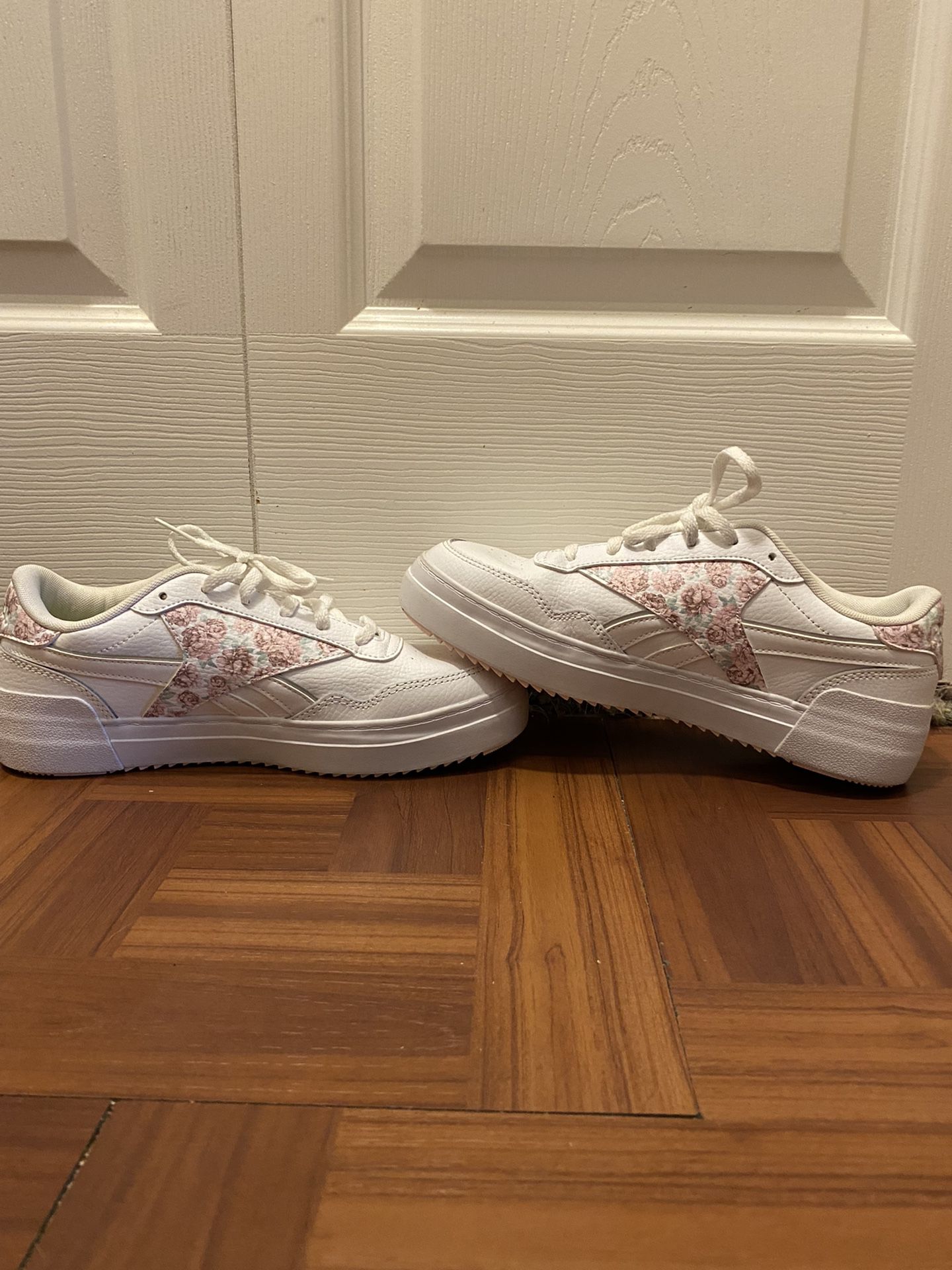 Reebok Sneakers White & Floral, Size 8