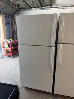 Whirlpool Top-Freezer Refrigerator White
