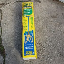 vintage Garden Claw, 38-42 In. Soil Piercing Blade Tips