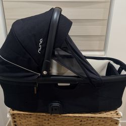 Nuna Bassinet