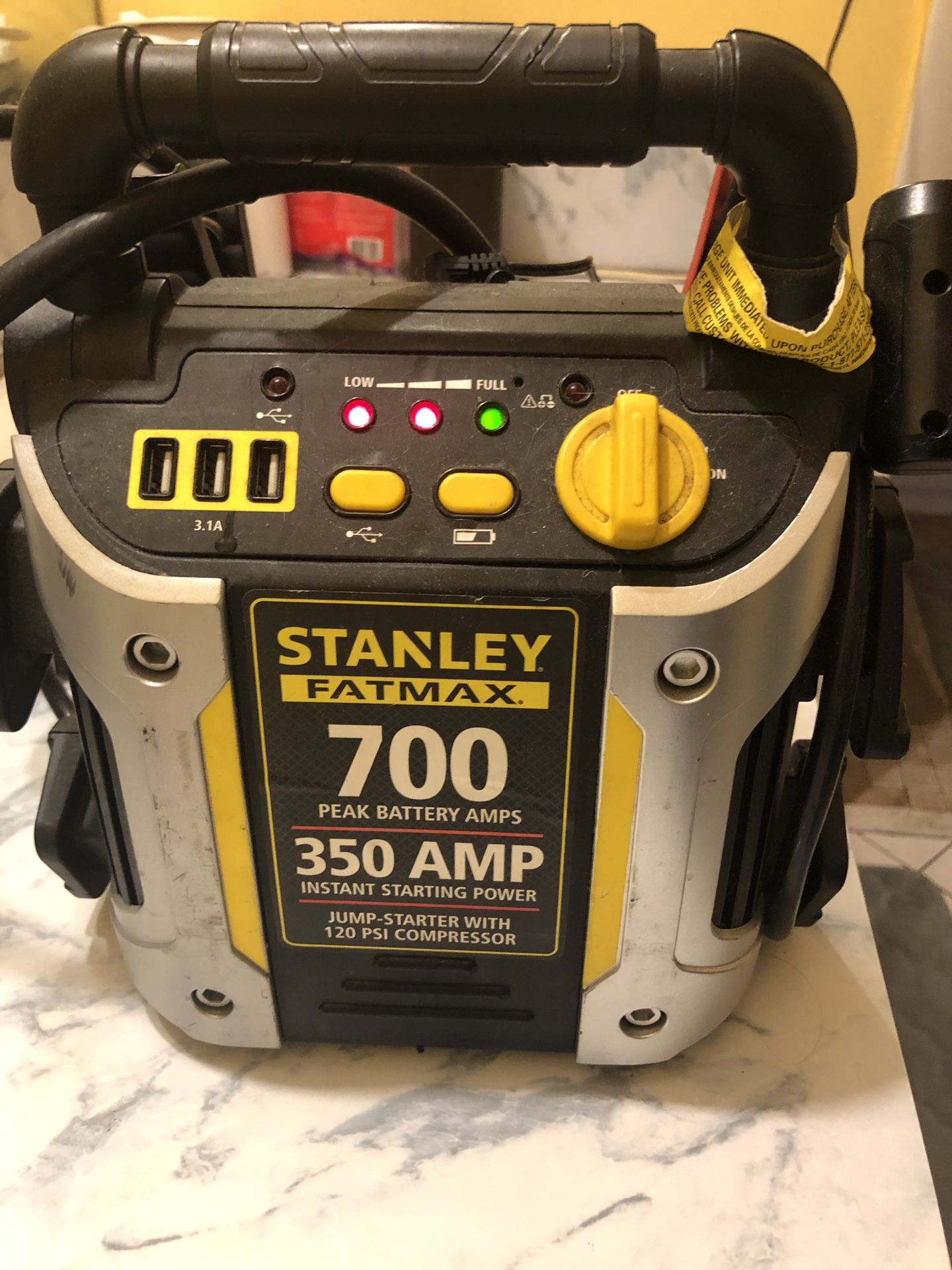 Stanley FATMAX 700 Peak Battery 350 Amp Jump Starter 120 PSI Compressor