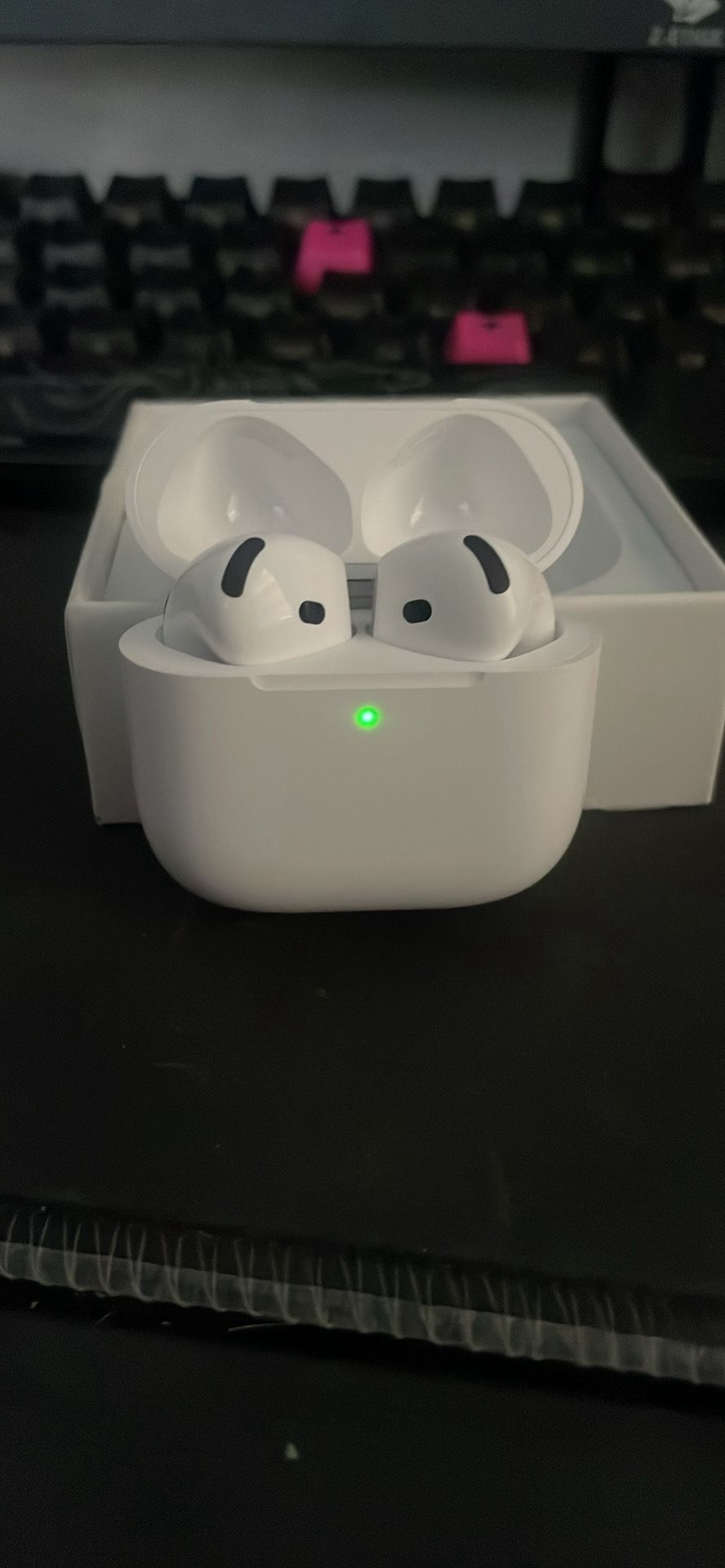 AirPod 4s