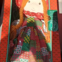 HOLLY HOBBIE COLLECTOR DOLL