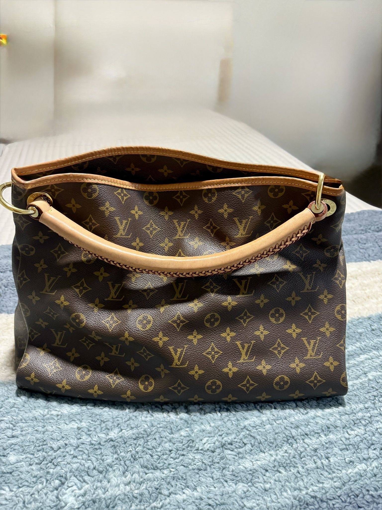 Louis Vuitton Artsy Bag