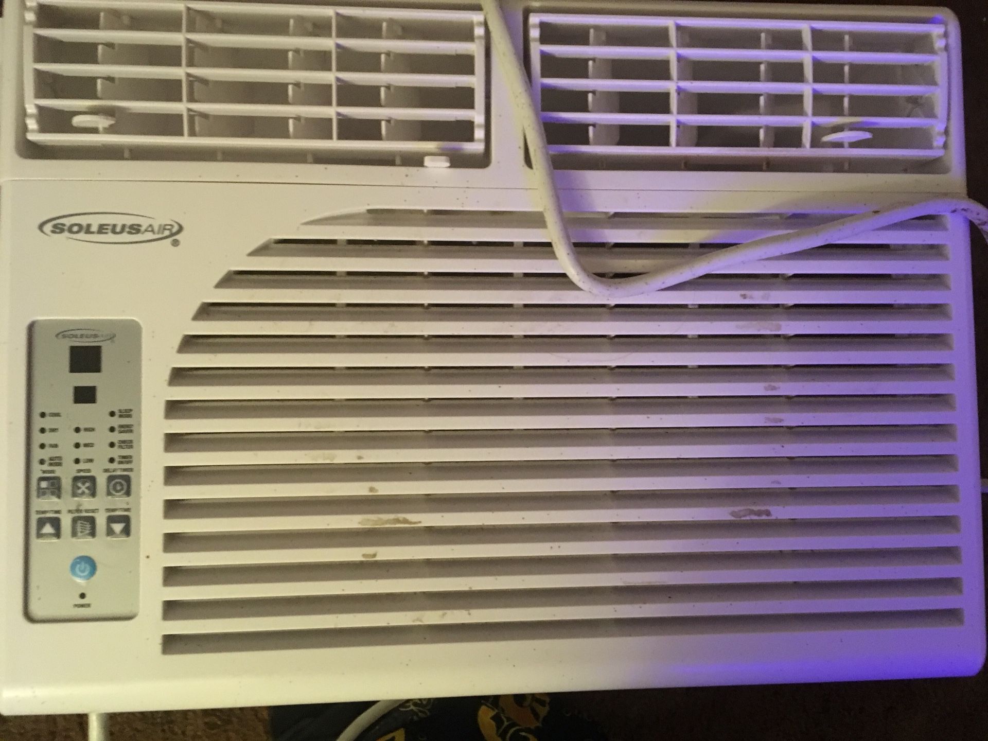 Almost new window AC unit w. remote - great price!