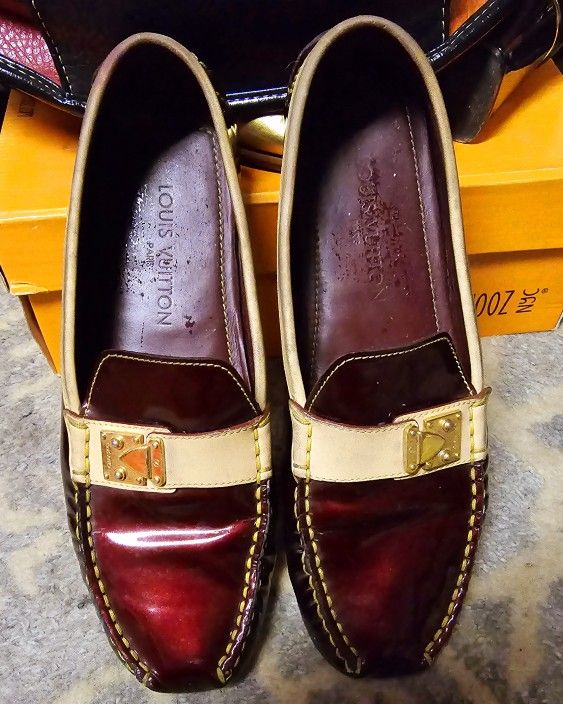 LOUIS VUITTON WINE COLORED LOAFERS