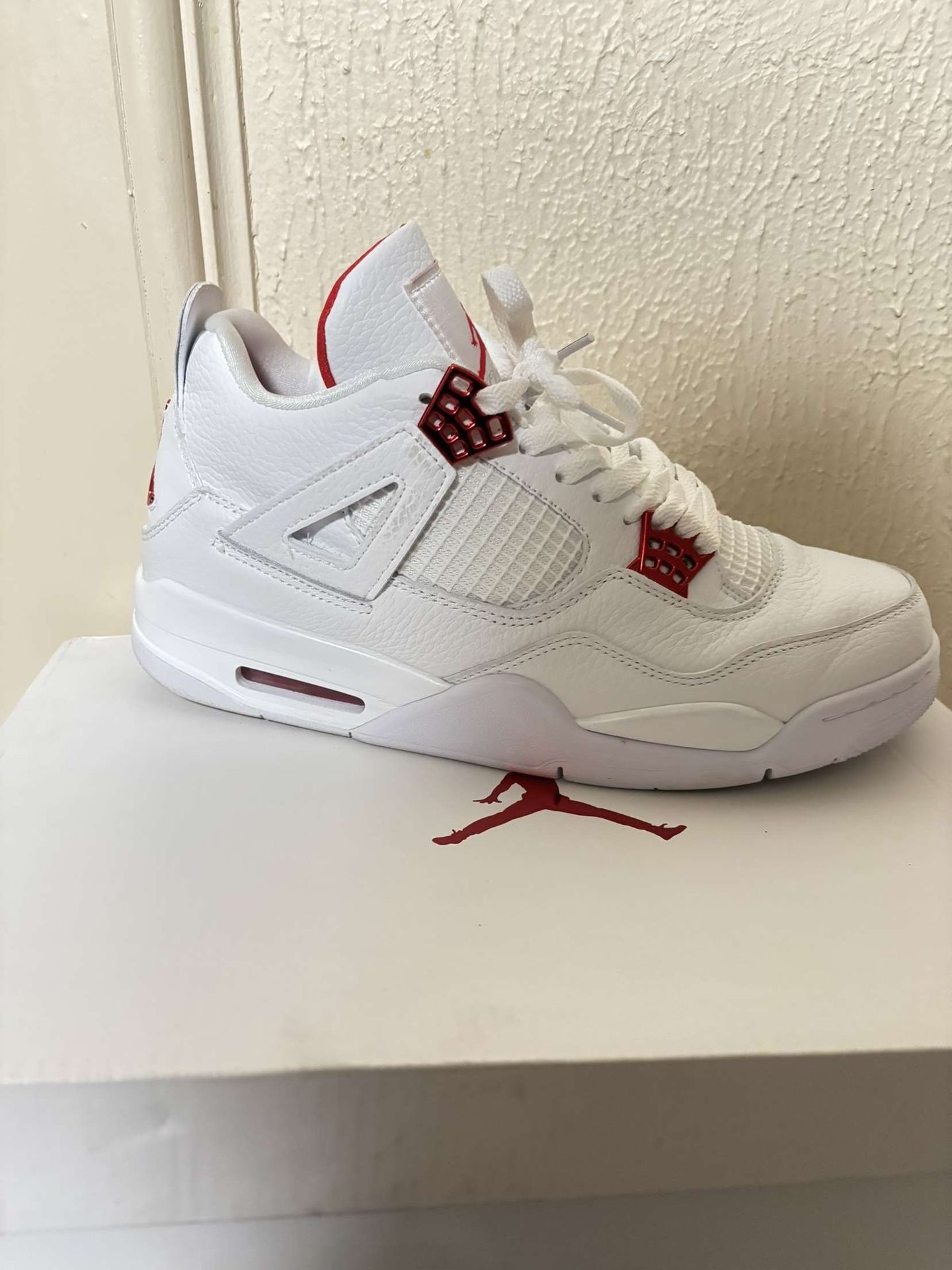 Jordan 4 Retro Metallic Red