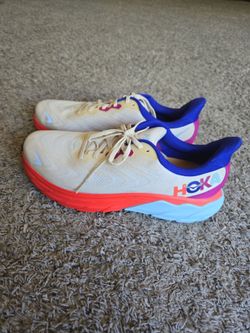 Hoka Arahi 6