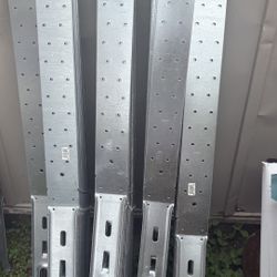 Straps Tie 