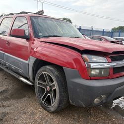 2003 Chevrolet Avalanche 5.3L For Parts