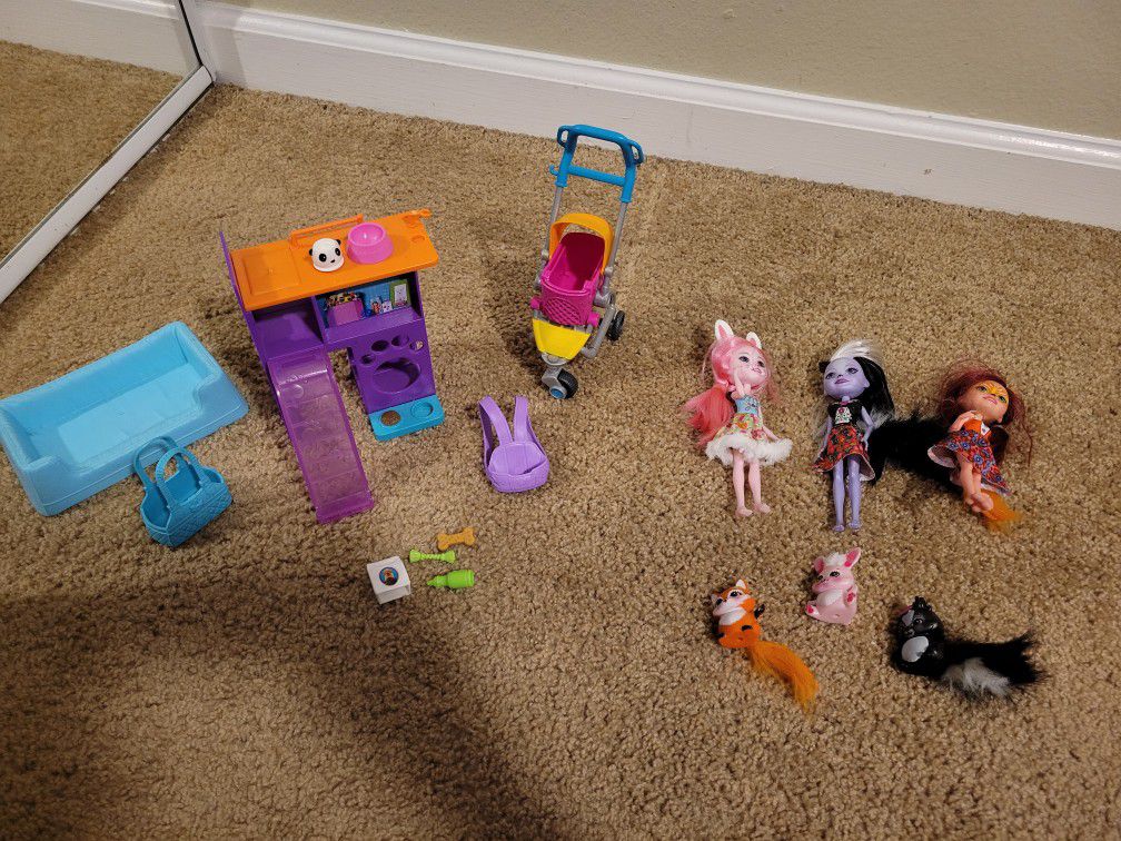 6 Inch Doll Lot With Pet House 