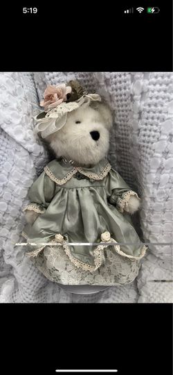 Victorian Lynn Primsley Boyd’s Bear