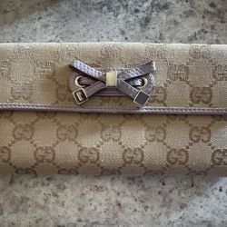 Gucci wallet 