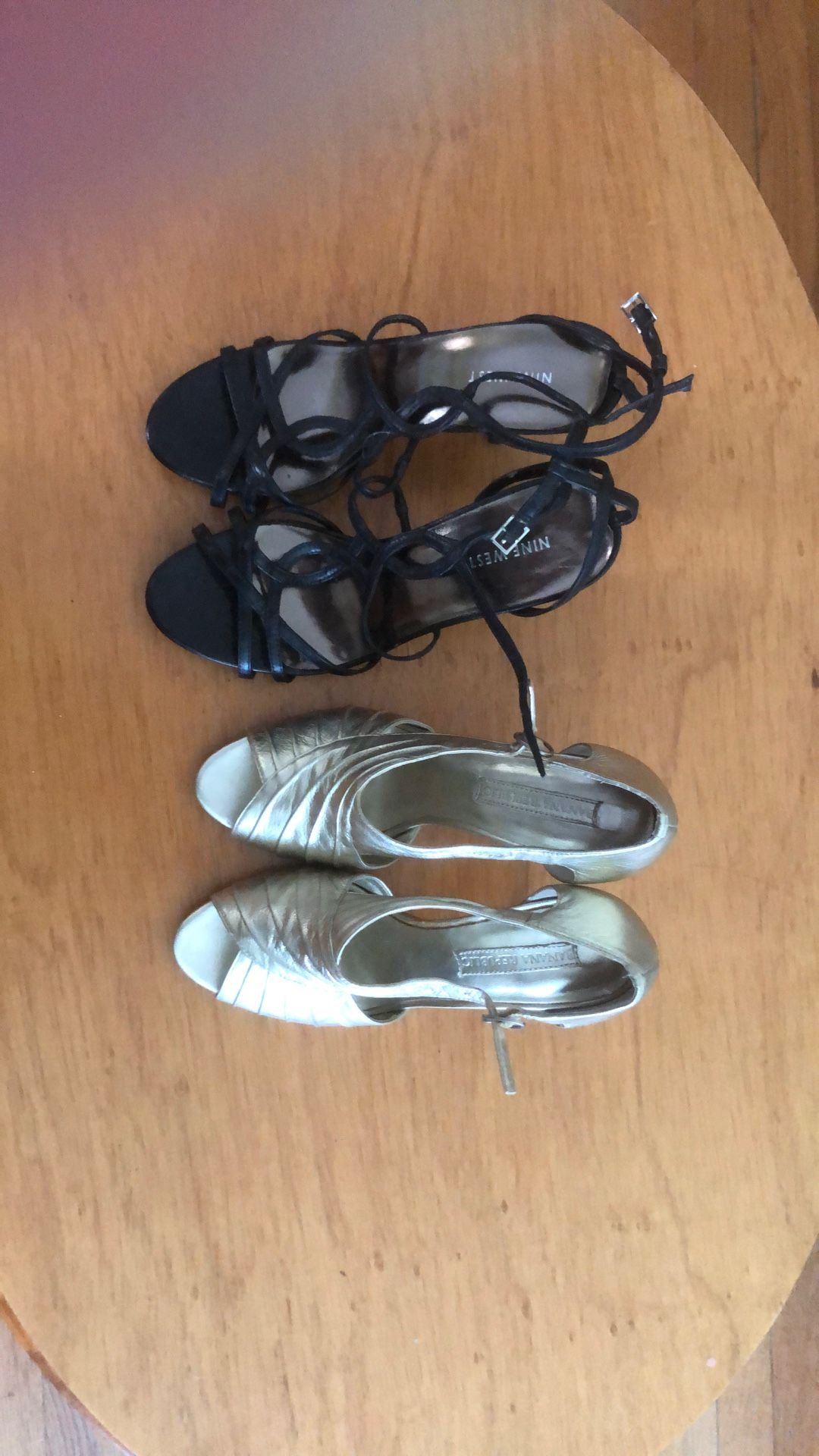 2 pairs women shoes size 7 1/2