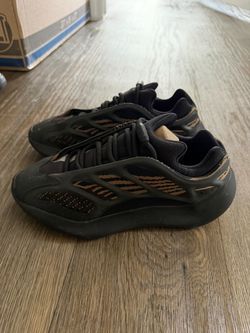 Yeezy 700 v3