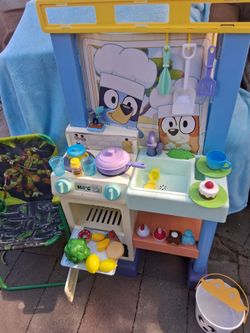 Bluey kitchen $25 used condition   Slauson ave /vqn ness good for your play area