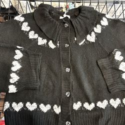 Beautiful heart sweater. Ruffles and detailed. Size medium. Cardigan