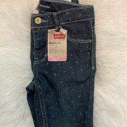 New Girls Levi’s Shorts-size 4 Regular 