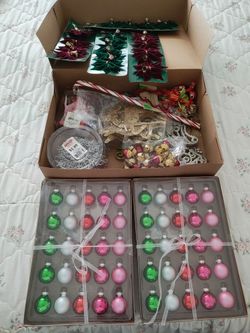Box of Xmas and 2 packs bulbs