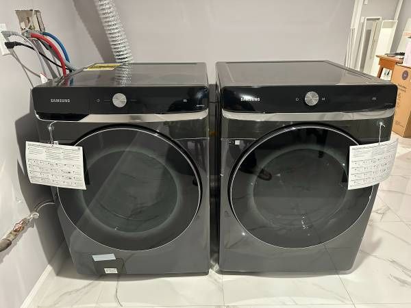 NEW & UNUSED Samsung Hi Efficiency Smart Washer & Dryer in Black