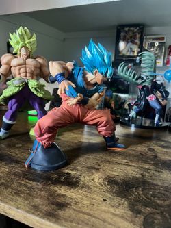 Goku and Broly banpresto figures