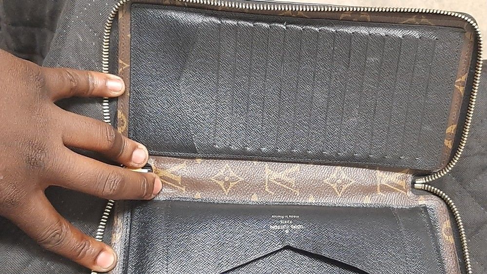 Louis Vuitton Monogram Daily Organizer Wallet for Sale in Carmichael, CA -  OfferUp