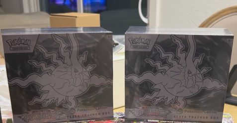 Pokemon Pitch Black- Pokemon Center ETB